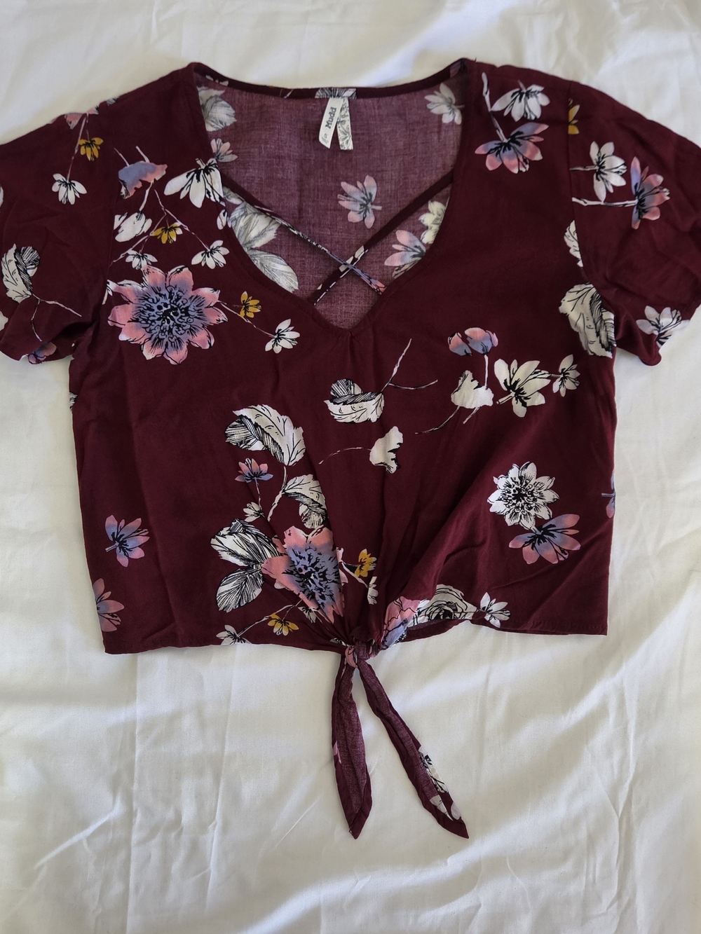 Mudd Burgundy Floral Criss Cross Strappy V-Neck Tie Front Crop Top Medium M